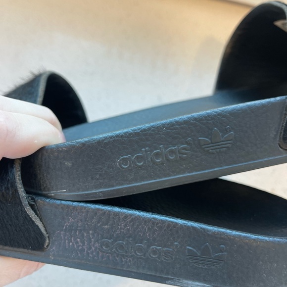 Black adidas slides - Picture 5 of 6